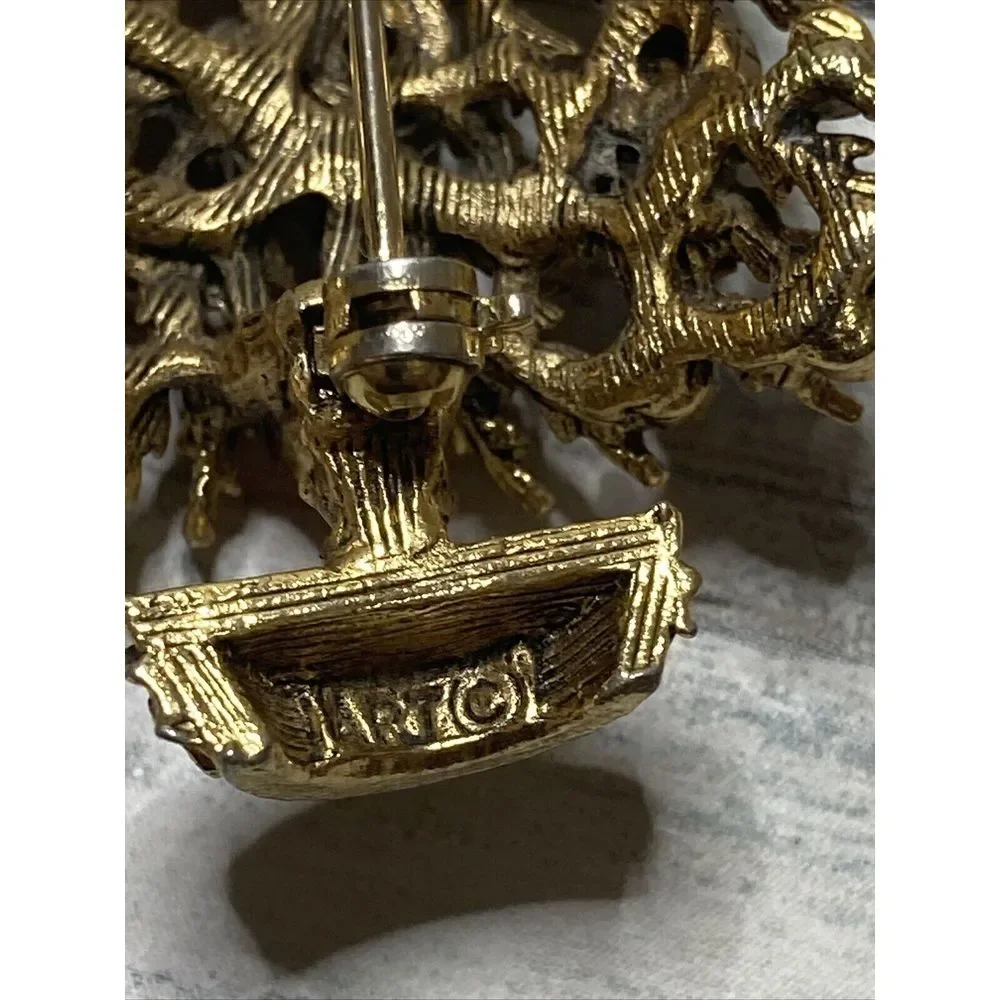 Signed ART Gold‎ Tone Christmas Tree Brooch Pin Missing 1 Stone Holiday Jewelry